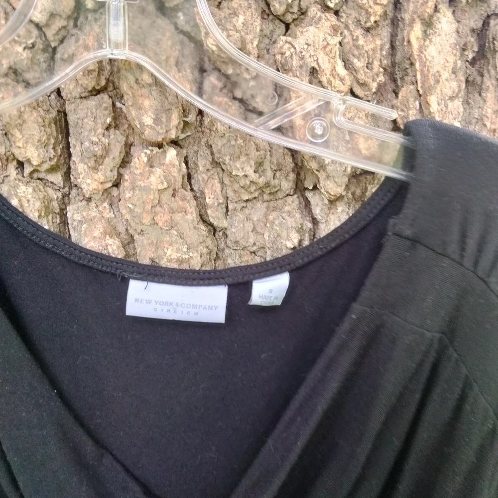 ⬇️ Price Drop!⬇️ New York and Company Stretch Blouse in size S - Picture 3 of 3